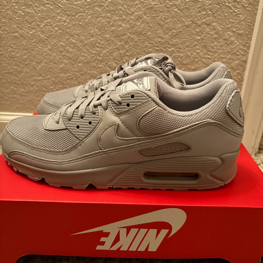 Nike Air Max 90 Wolf Grey‼️STEAL ‼️Size 10M